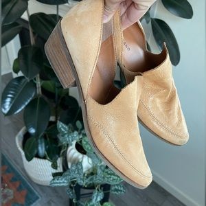 lucky brand mahzan leather side slit pointed toe loafers